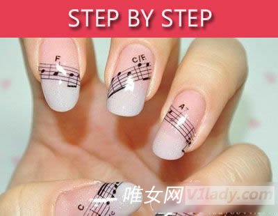 音乐乐谱型美甲怎么化？