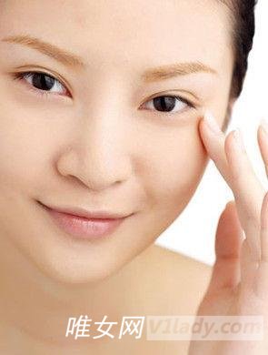 眼部穴位按摩方法去黑眼圈很有效